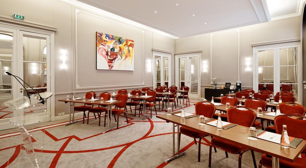 California Champs Elysees Parijs