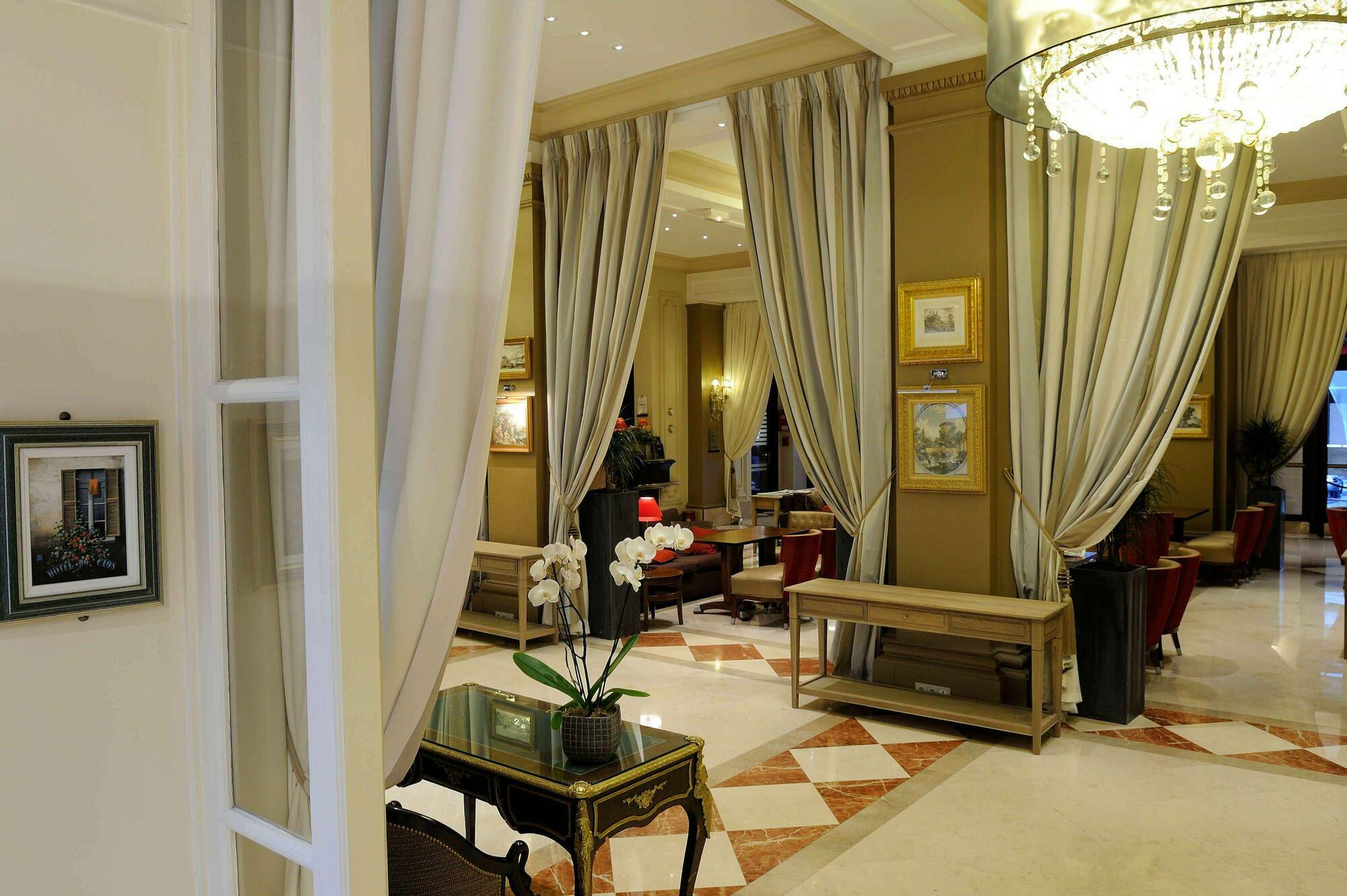 California Champs Elysees 4* Parijs